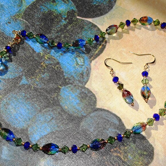Artisanal necklace/earring set designed around rice beads and crystals - Picture 6 of 9